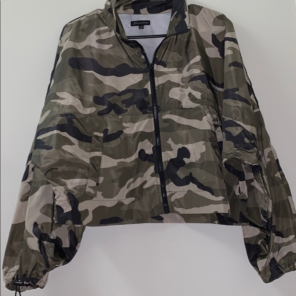 Cropped call rain coat